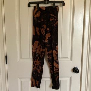 Aerie OFFLINE Hi-Rise Crossover Legging in Rust/Brown/Black Tie Dye Size M